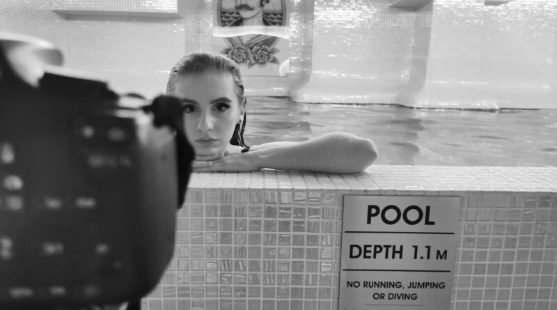 Flossy Jones Poolside