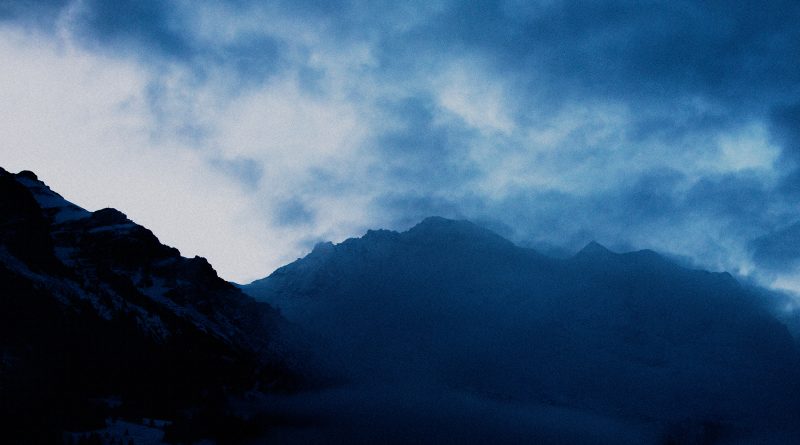 Ali_Heath-Alarm_goes_off_you_get_up_you_get_by-AHE_Single_AGO