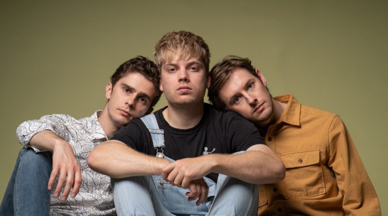 Glossy Boy - Hey Julia