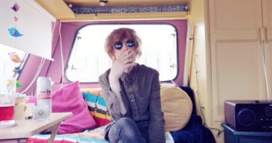 AM Shanley - Glitternailed