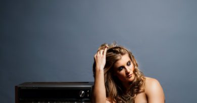 Elizabeth_Eckert-Like_a_Piano