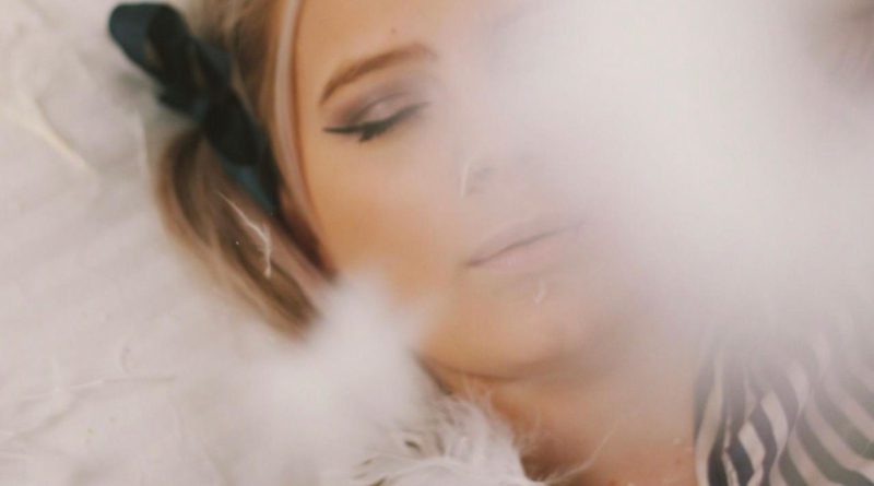 tabi kate - empty pillow