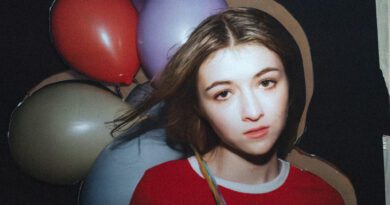 Ava Valianti - Distant