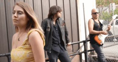 La Need Machine press shot