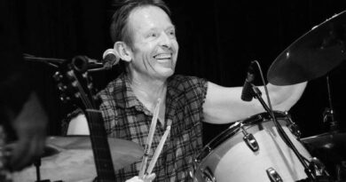 Simon Kirke press shot