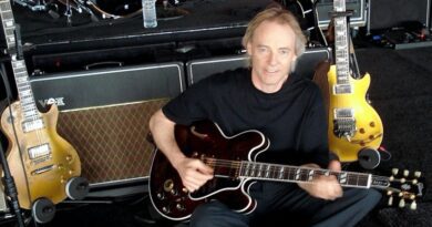 Snowy White press shot