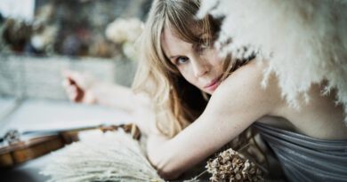 Chloe Dunn press shot