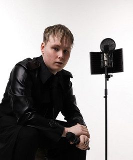 Jamie Dickinson press shot